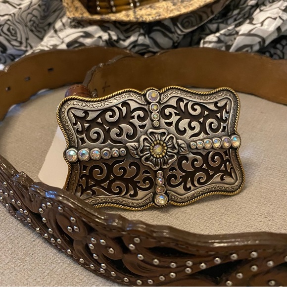 2-599 NWT Leather Western Belt with Rhinestone Trophy Belt Buckle - Picture 4 of 6